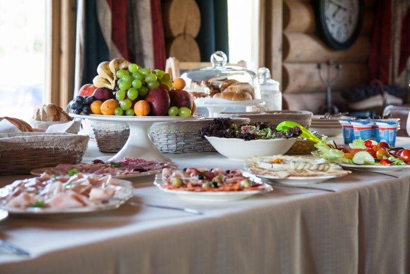 Raňajky a večere Raňajky a večere