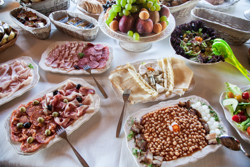 Raňajky a večere Raňajky a večere